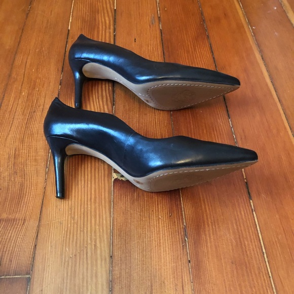 Vince Camuto Black Leather Pump - Picture 5 of 8